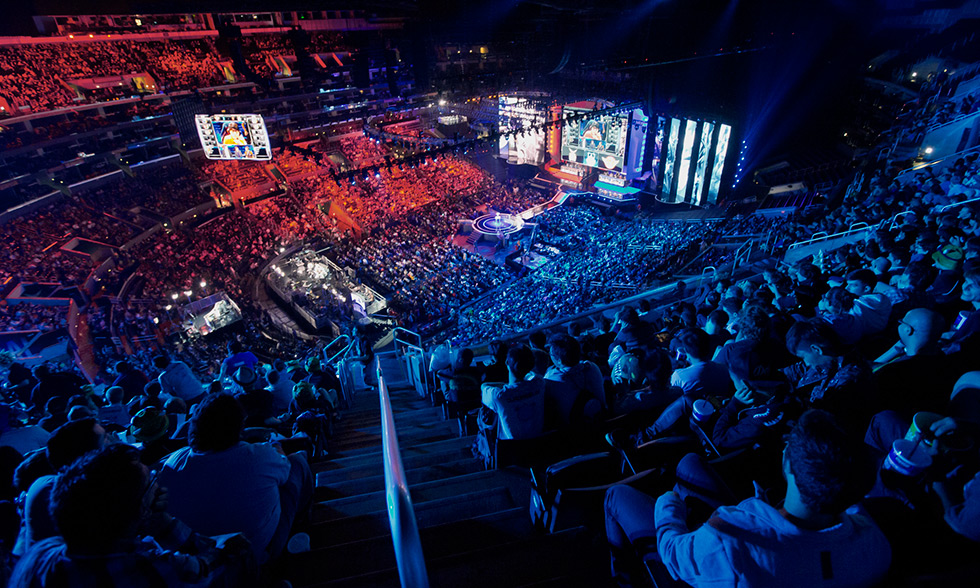 LPL春季赛：Uzi将无缘后续赛场？不但训练赛没打，韩服停止rank了