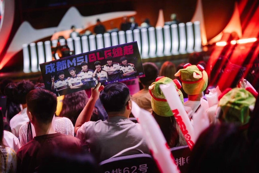 m0NESY ： s1mple ，我们都在等你回来！