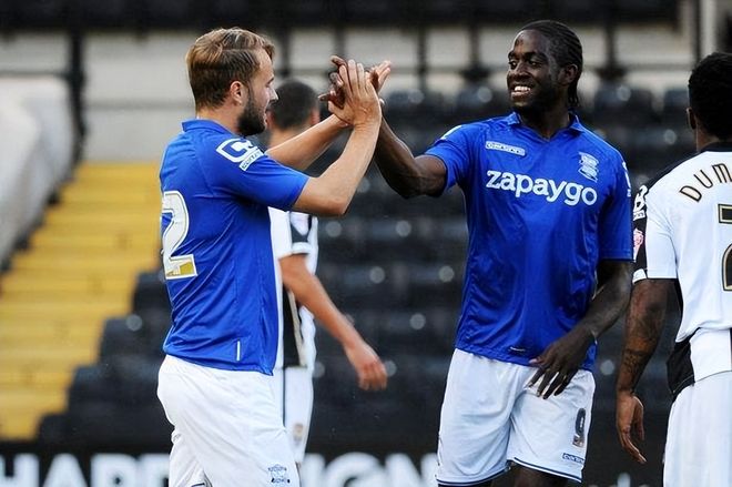 Zeus , 快点回来😭 Doran 的武器潜伏成功！秀神 Fox 击倒了 faker ，而 Dplus KIA 赢得了 T1