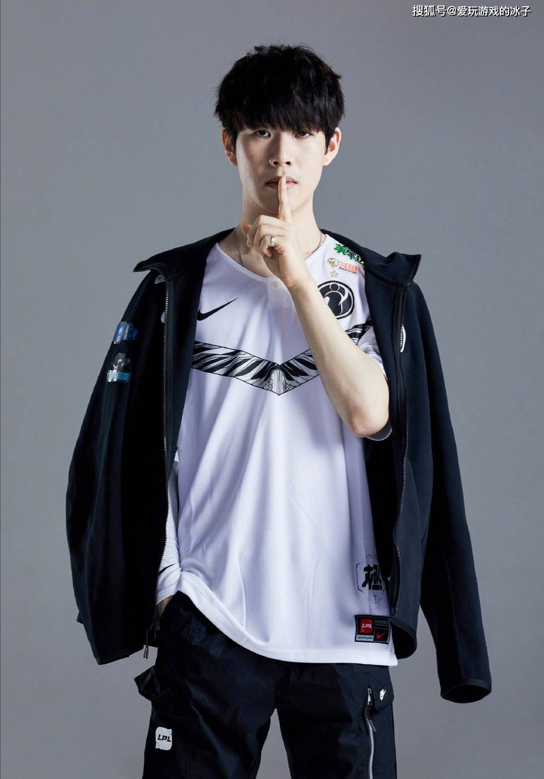 LCC解说主持杯决赛对阵：小伞+Cat带队迎战微笑+十月